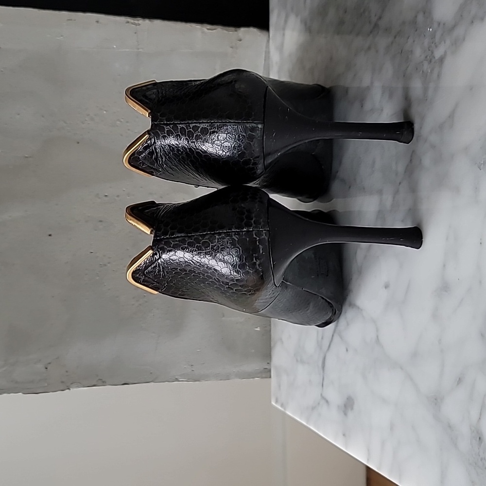 Lanvin black snakeskin heels with gold arched detailing 7 ½ - Picture 2 of 10